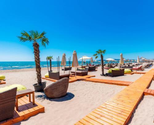 Gold Key Apartments, Durres Beach Exterior photo